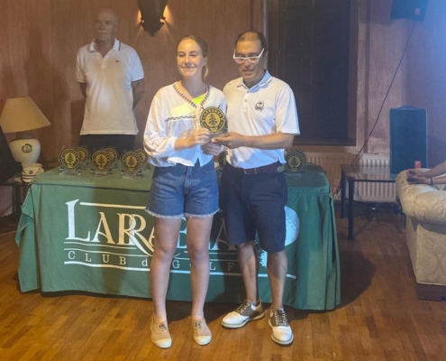 Elisa Cabezudo, ganador del Campeonato de Larrabea en categoría Hándicap Juvenil.
